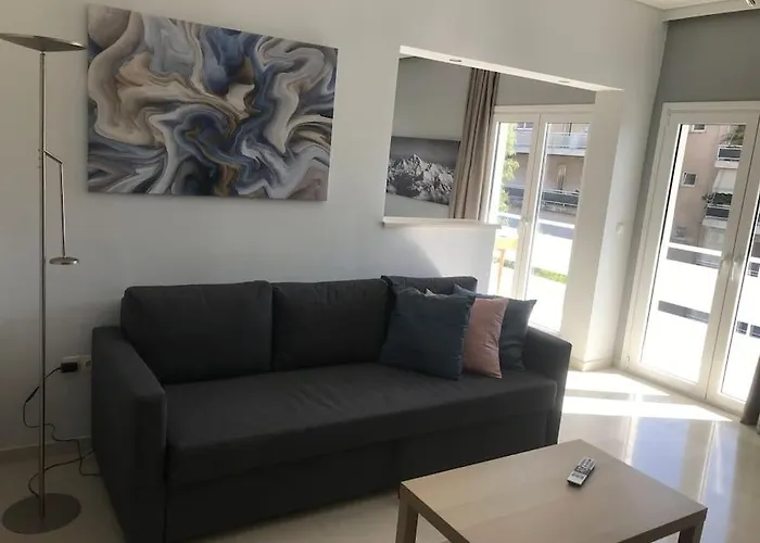 Modern Quiet Near Metro Center